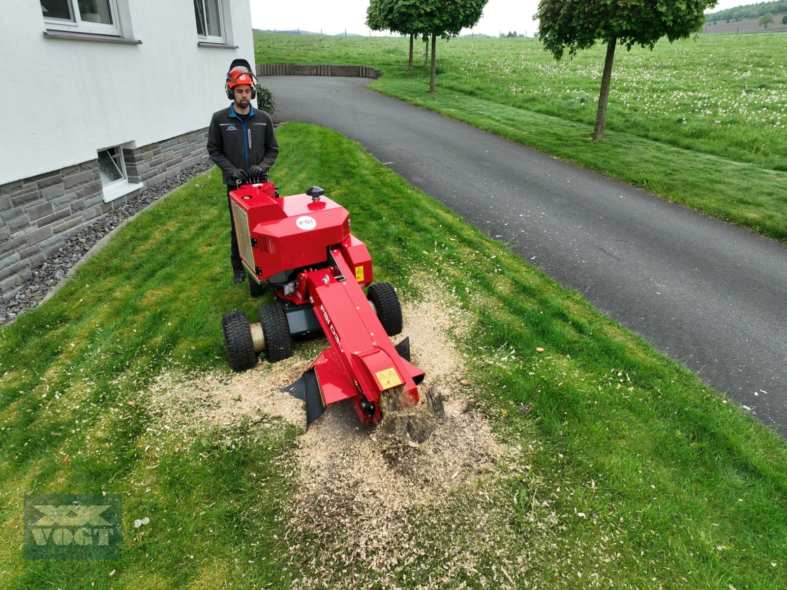 Baumstumpffräse des Typs FSI D30 Baumstumpffräse /Stubbenfräse /Wurzelfräse mit Dieselmotor und Radantrieb, Neumaschine in Schmallenberg (Bild 3)