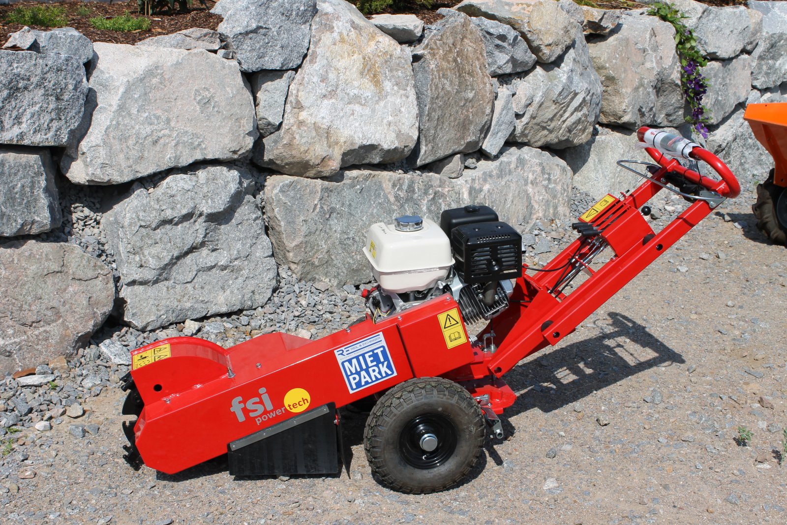 Baumstumpffräse des Typs Reil & Eichinger Baumstubbenfräse FSI Abverkauf Reil & Eichinger Mietparkmaschine, Gebrauchtmaschine in Nittenau (Bild 2)