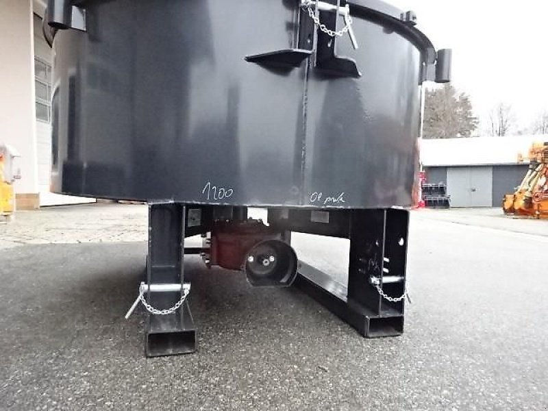 Betonmischer des Typs H-L-M 1200 Liter Betonmischer- - Mischer, Neumaschine in Neureichenau (Bild 2)
