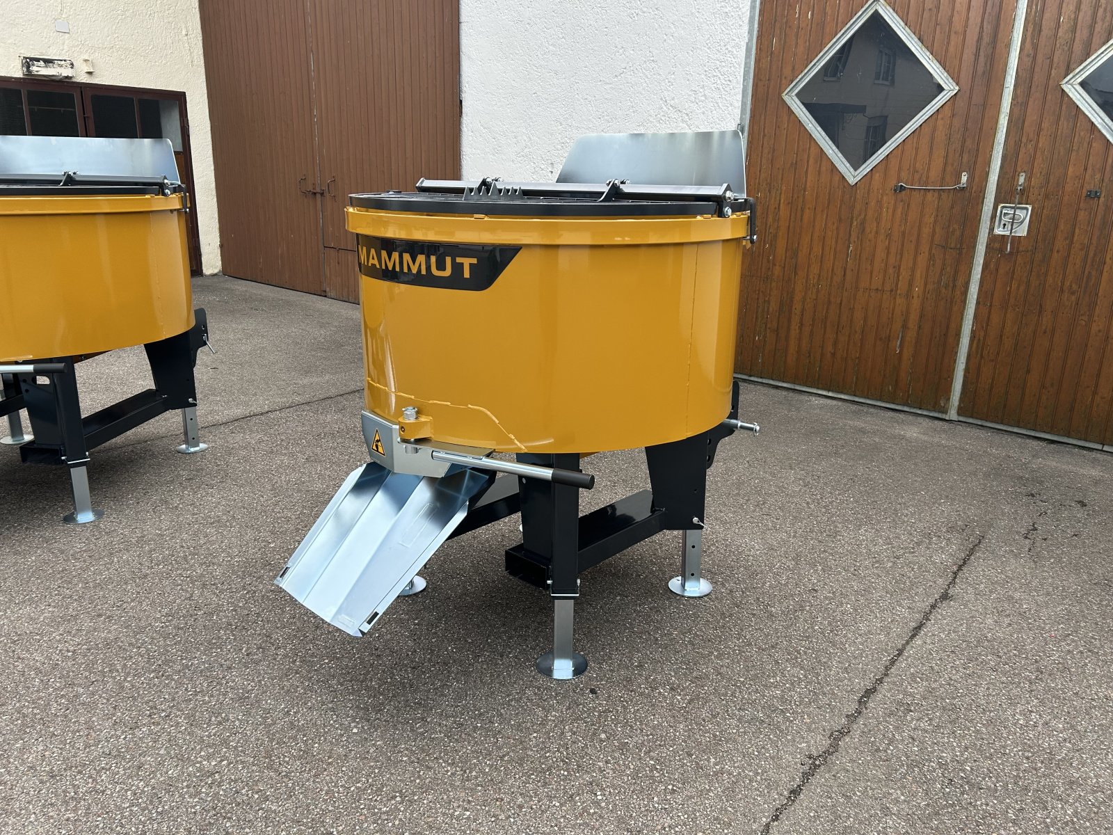 Betonmischer des Typs Mammut TM 125, Neumaschine in Rennertshofen (Bild 3)