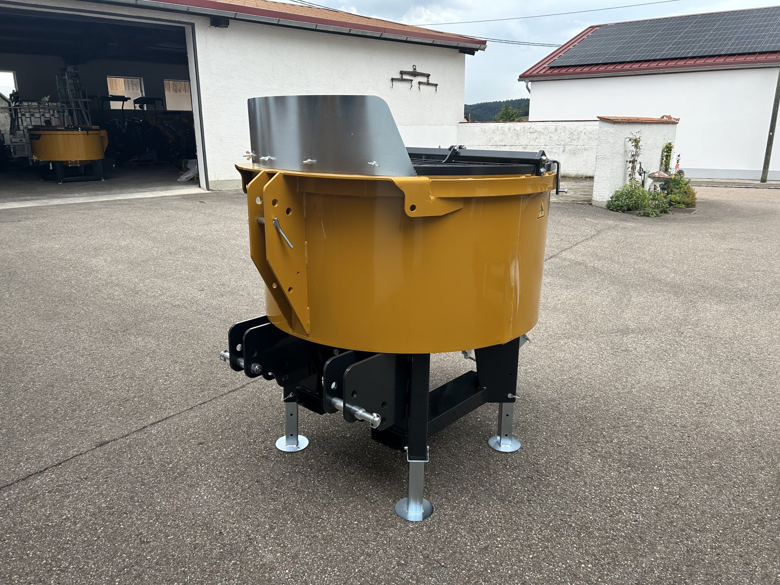 Betonmischer des Typs Mammut TM 125, Neumaschine in Rennertshofen (Bild 4)