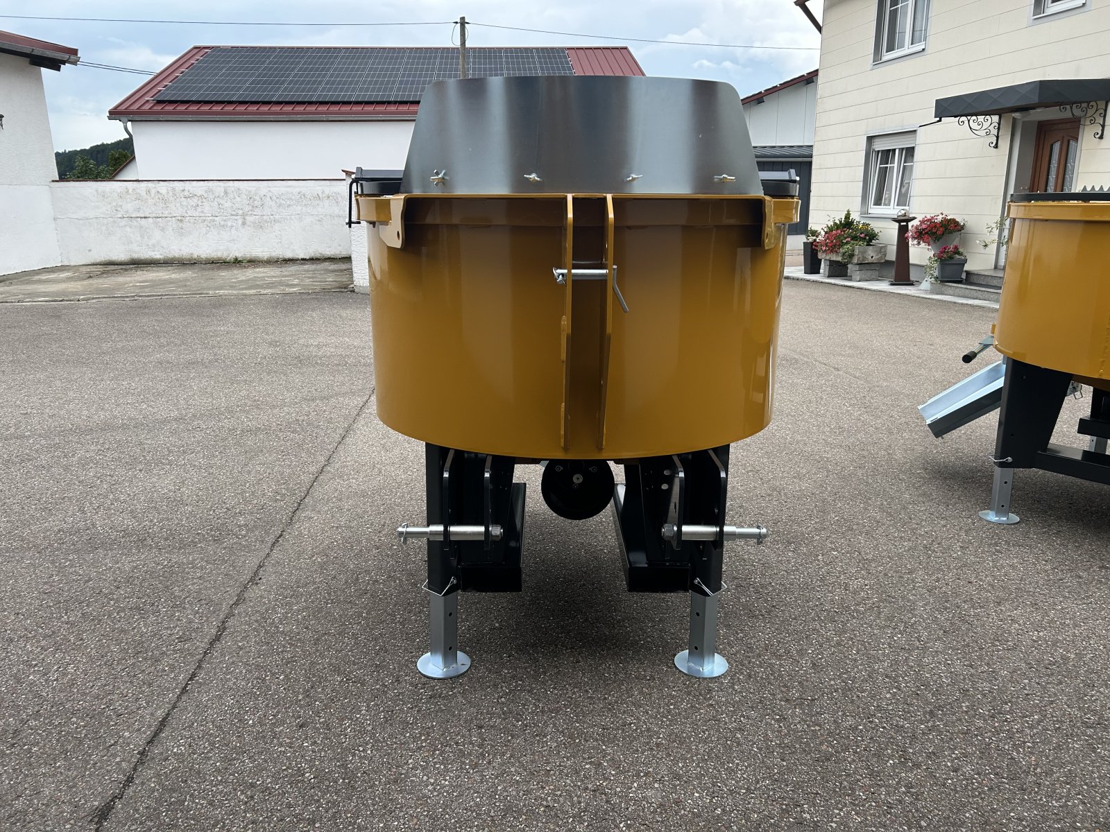 Betonmischer des Typs Mammut TM 125, Neumaschine in Rennertshofen (Bild 5)