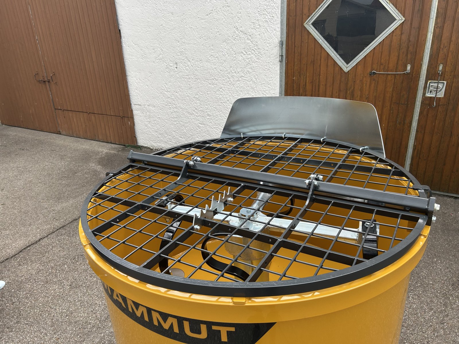 Betonmischer des Typs Mammut TM 125, Neumaschine in Rennertshofen (Bild 8)