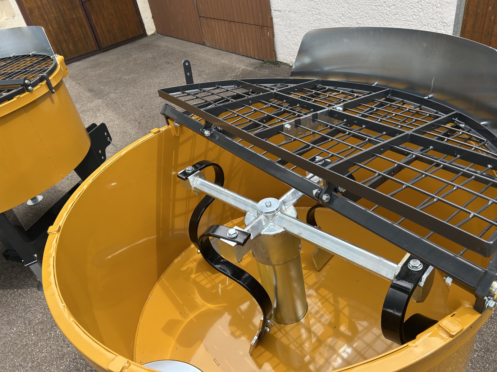 Betonmischer des Typs Mammut TM 125, Neumaschine in Rennertshofen (Bild 9)