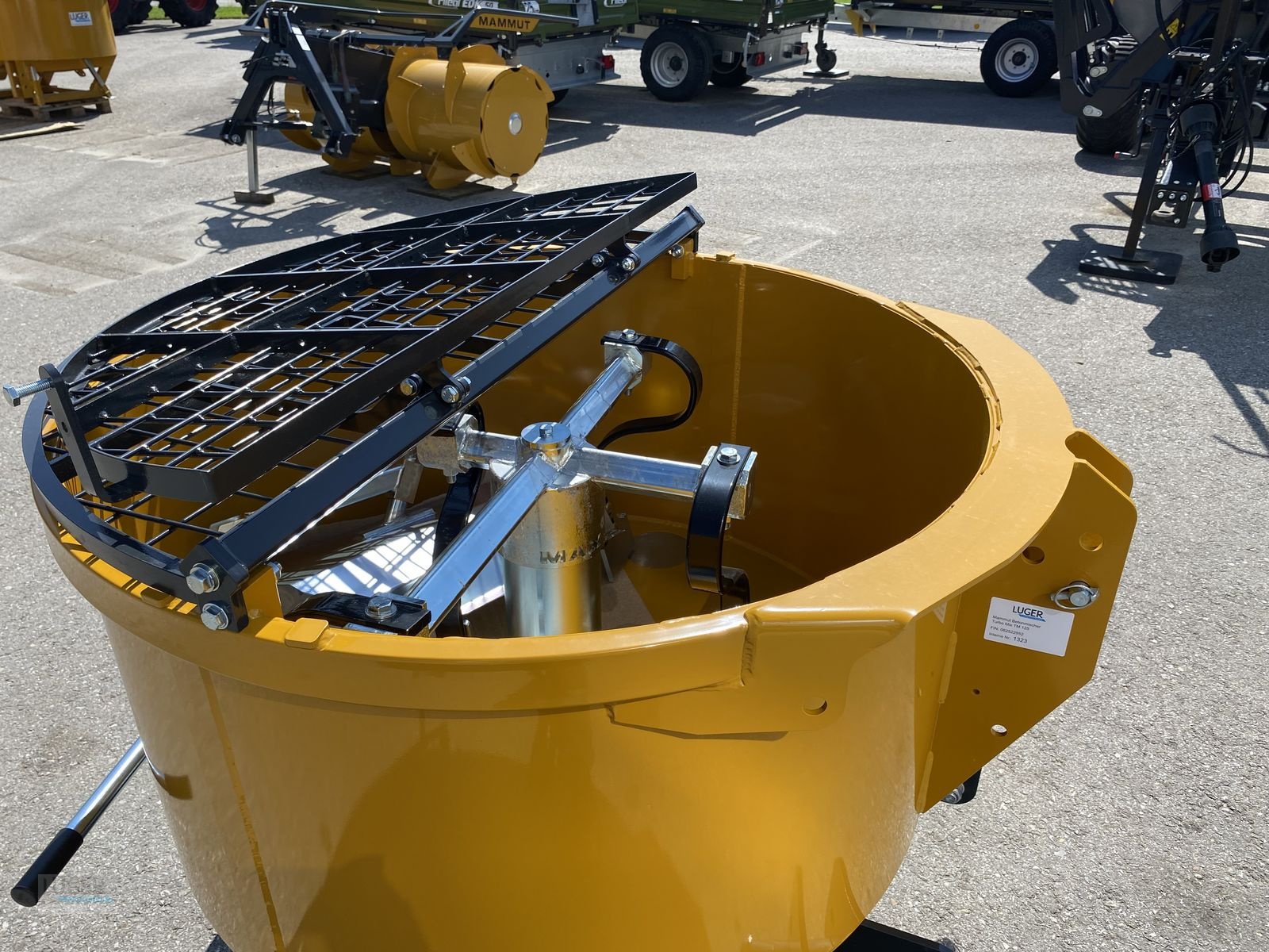 Betonmischer des Typs Mammut TM 125, Neumaschine in Niederkappel (Bild 5)