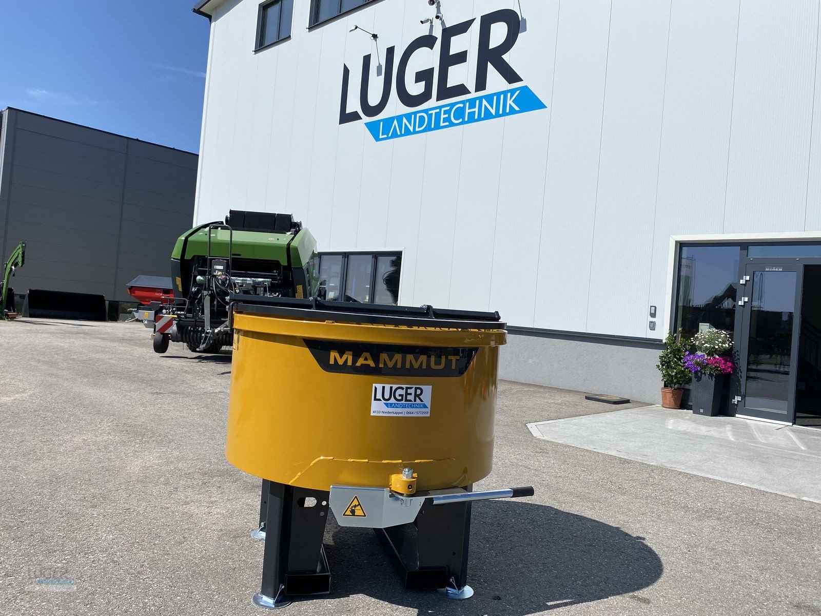 Betonmischer des Typs Mammut TM 125, Neumaschine in Niederkappel (Bild 1)