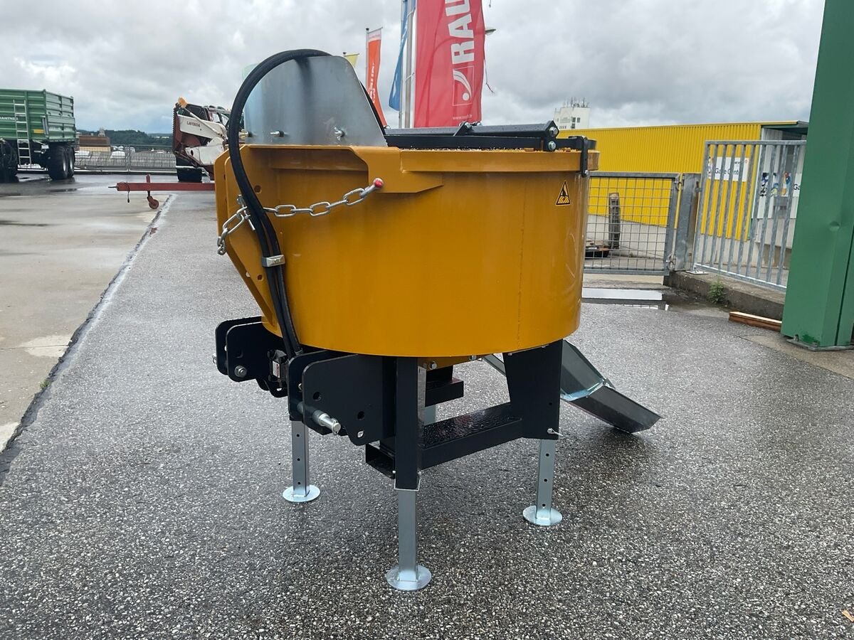 Betonmischer des Typs Mammut TM 125, Neumaschine in Zwettl (Bild 1)