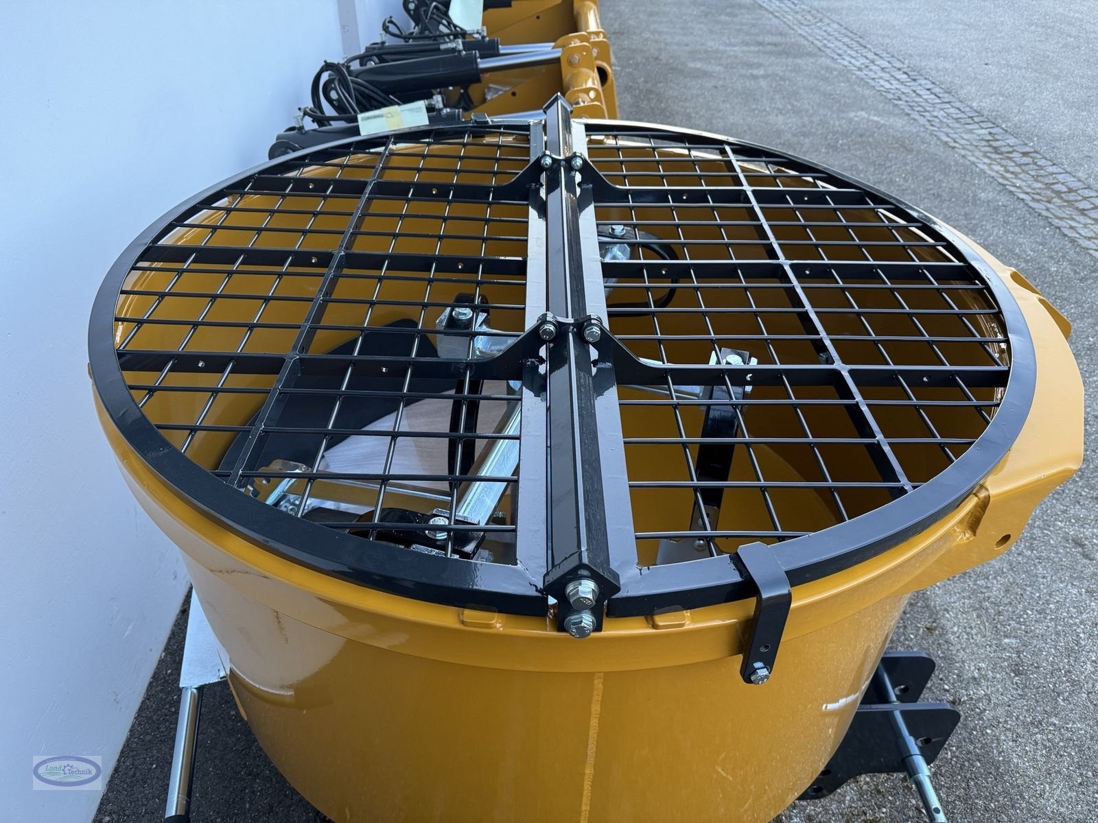 Betonmischer des Typs Mammut TM 125, Neumaschine in Münzkirchen (Bild 3)