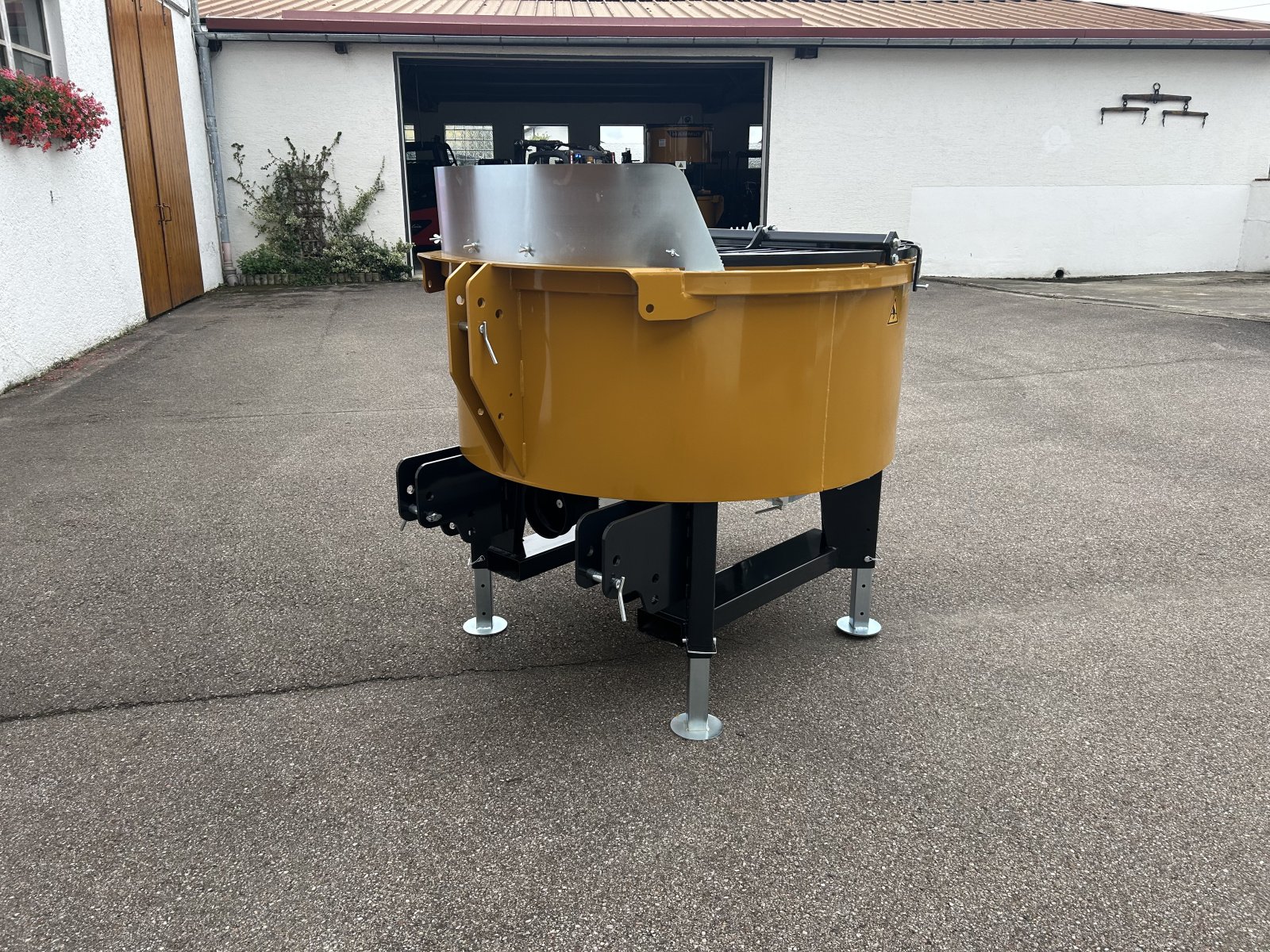 Betonmischer typu Mammut TM 150, Neumaschine v Rennertshofen (Obrázek 4)