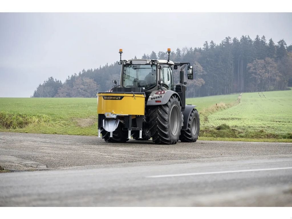 Betonmischer des Typs Mammut TM 150, Neumaschine in Neukirchen am Walde  (Bild 2)