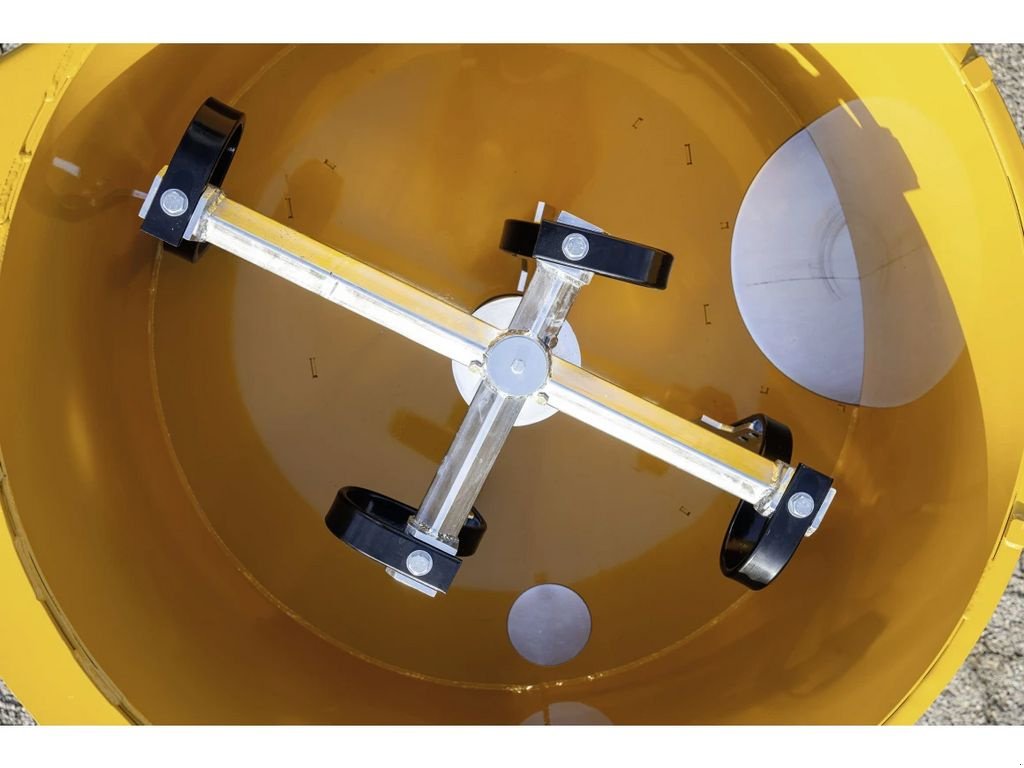 Betonmischer des Typs Mammut TM 150, Neumaschine in Neukirchen am Walde  (Bild 7)