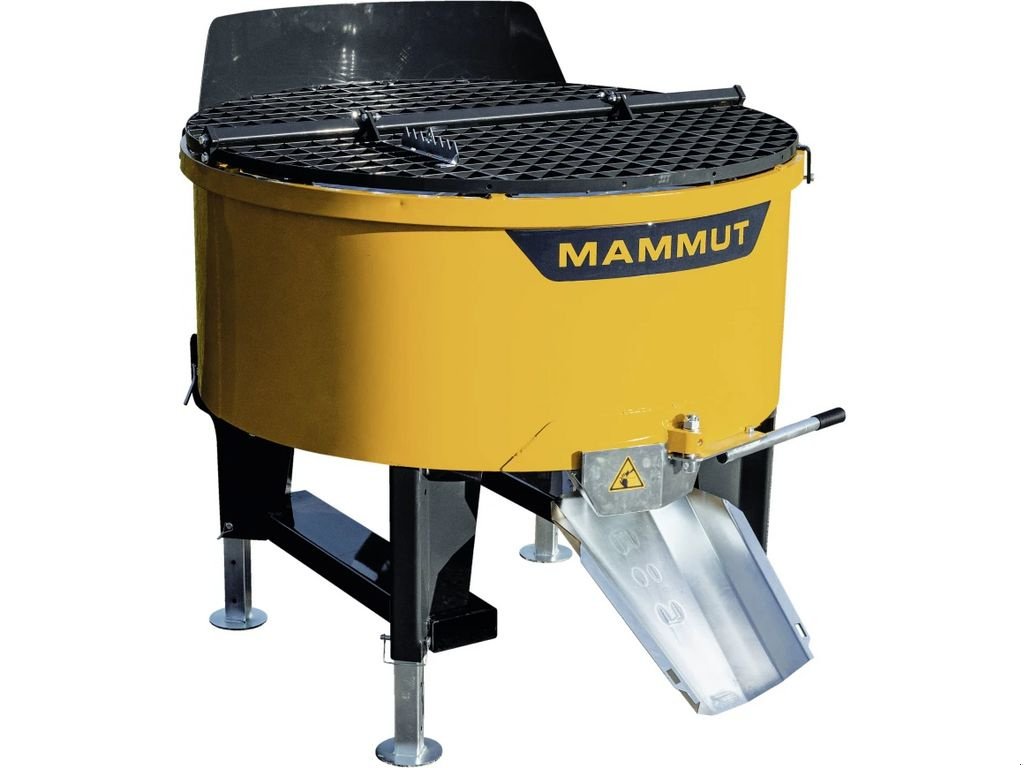 Betonmischer des Typs Mammut TM 150, Neumaschine in Neukirchen am Walde  (Bild 1)