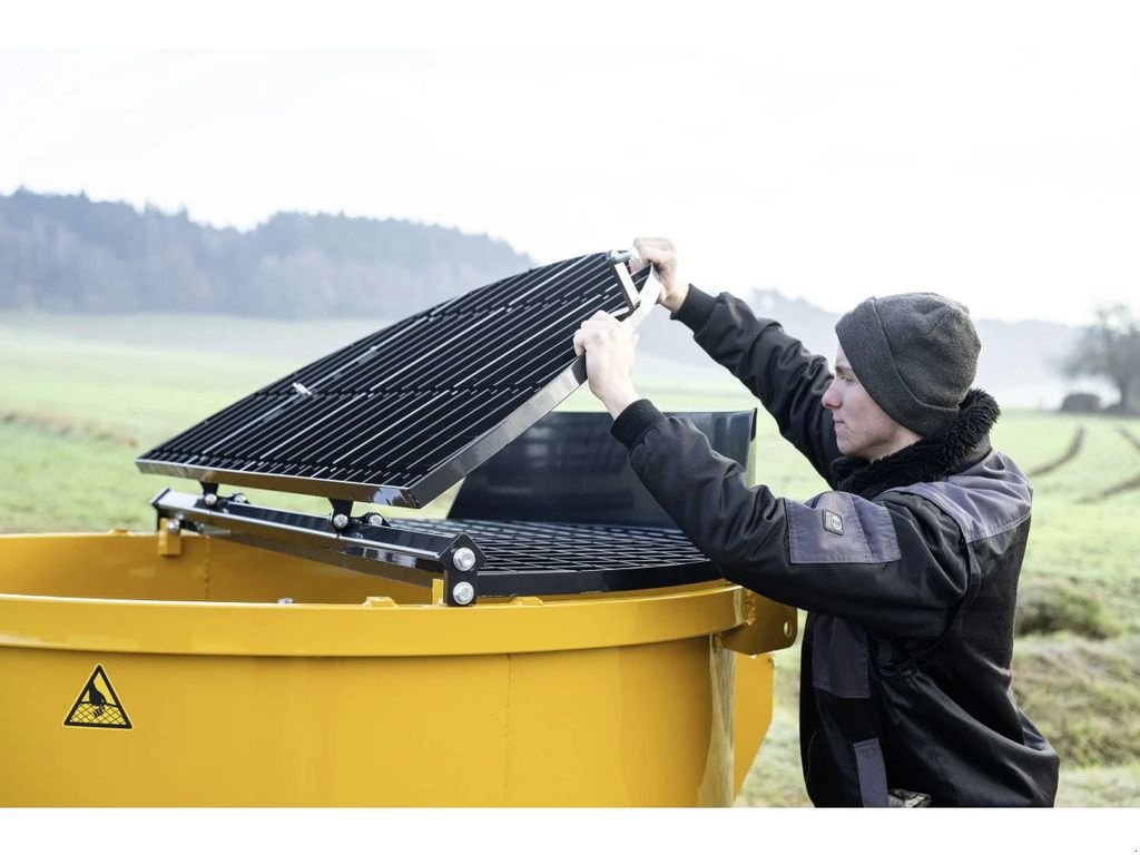 Betonmischer des Typs Mammut TM 150, Neumaschine in Neukirchen am Walde  (Bild 3)