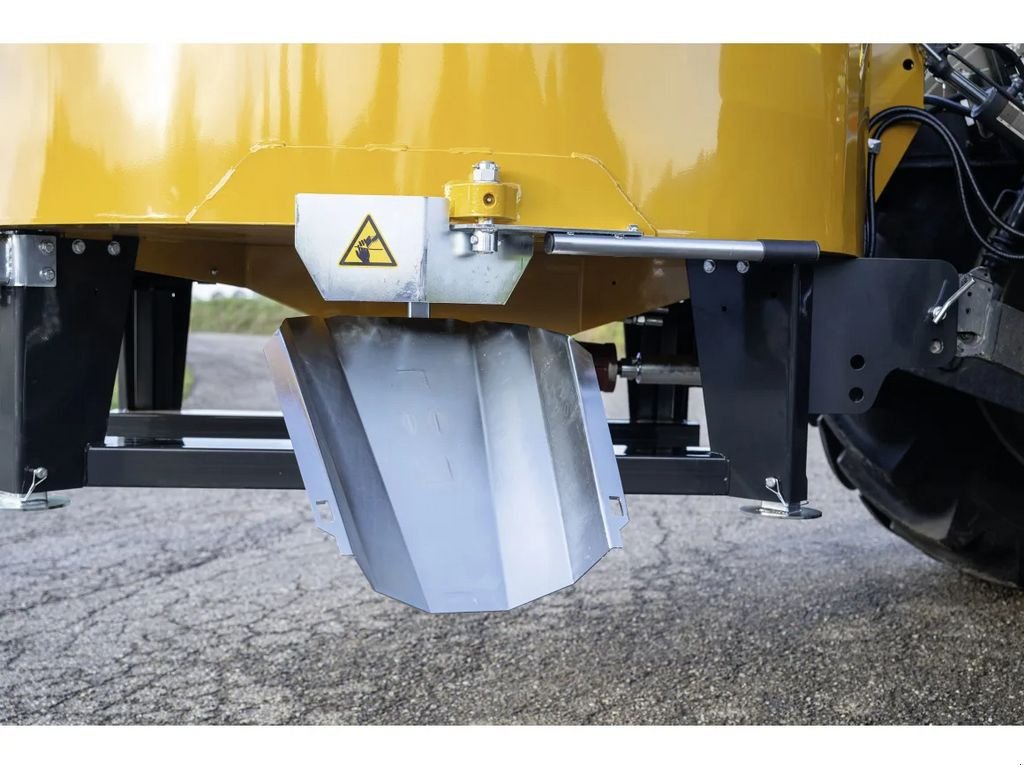 Betonmischer des Typs Mammut TM 150, Neumaschine in Neukirchen am Walde  (Bild 4)