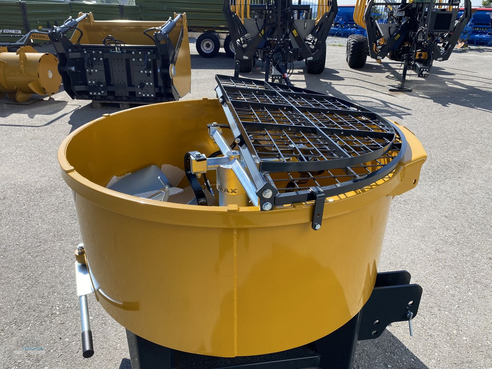 Betonmischer des Typs Mammut TM 150, Neumaschine in Niederkappel (Bild 6)