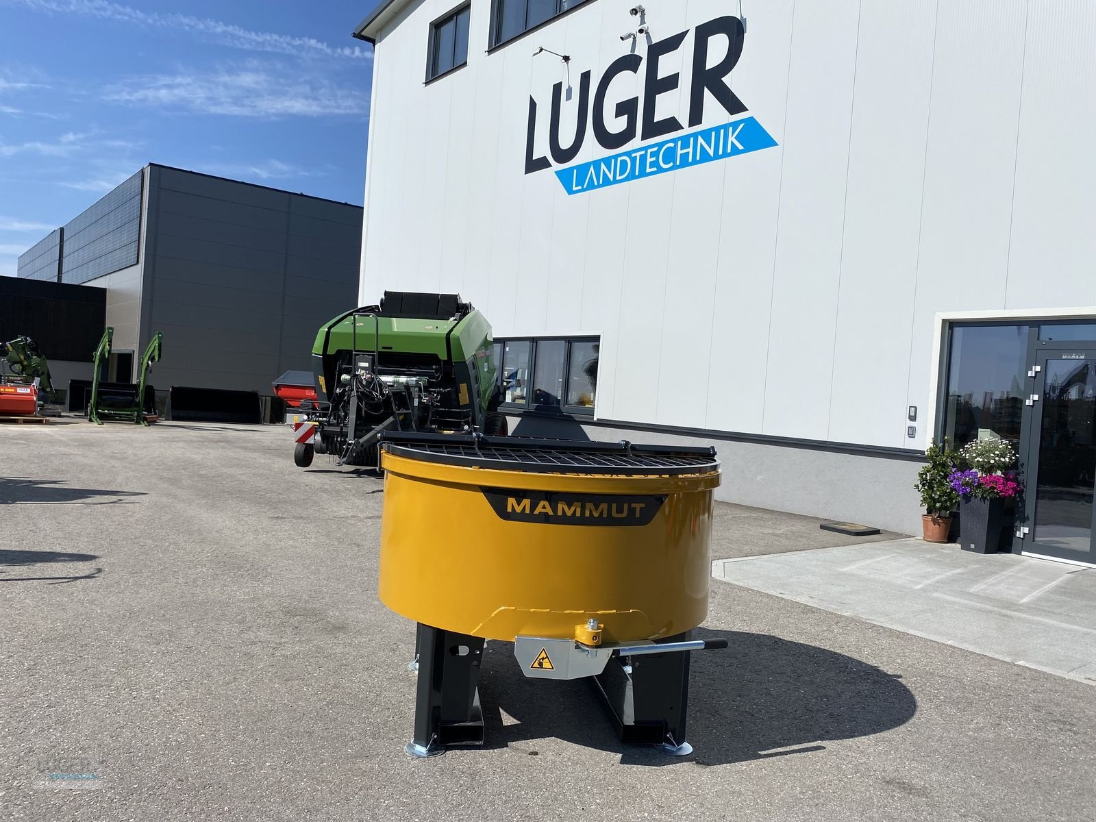 Betonmischer des Typs Mammut TM 150, Neumaschine in Niederkappel (Bild 1)