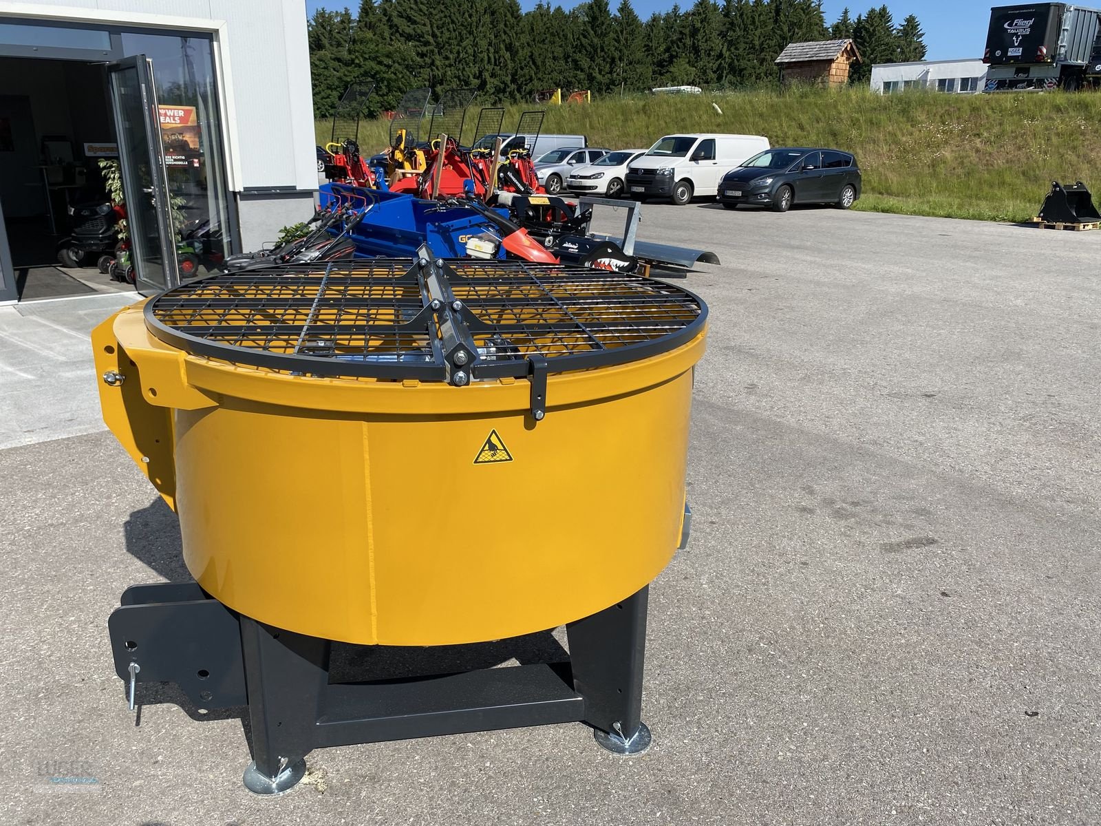 Betonmischer des Typs Mammut TM 150, Neumaschine in Niederkappel (Bild 2)