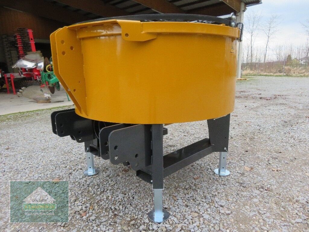 Betonmischer des Typs Mammut TM 150, Neumaschine in Hofkirchen (Bild 1)