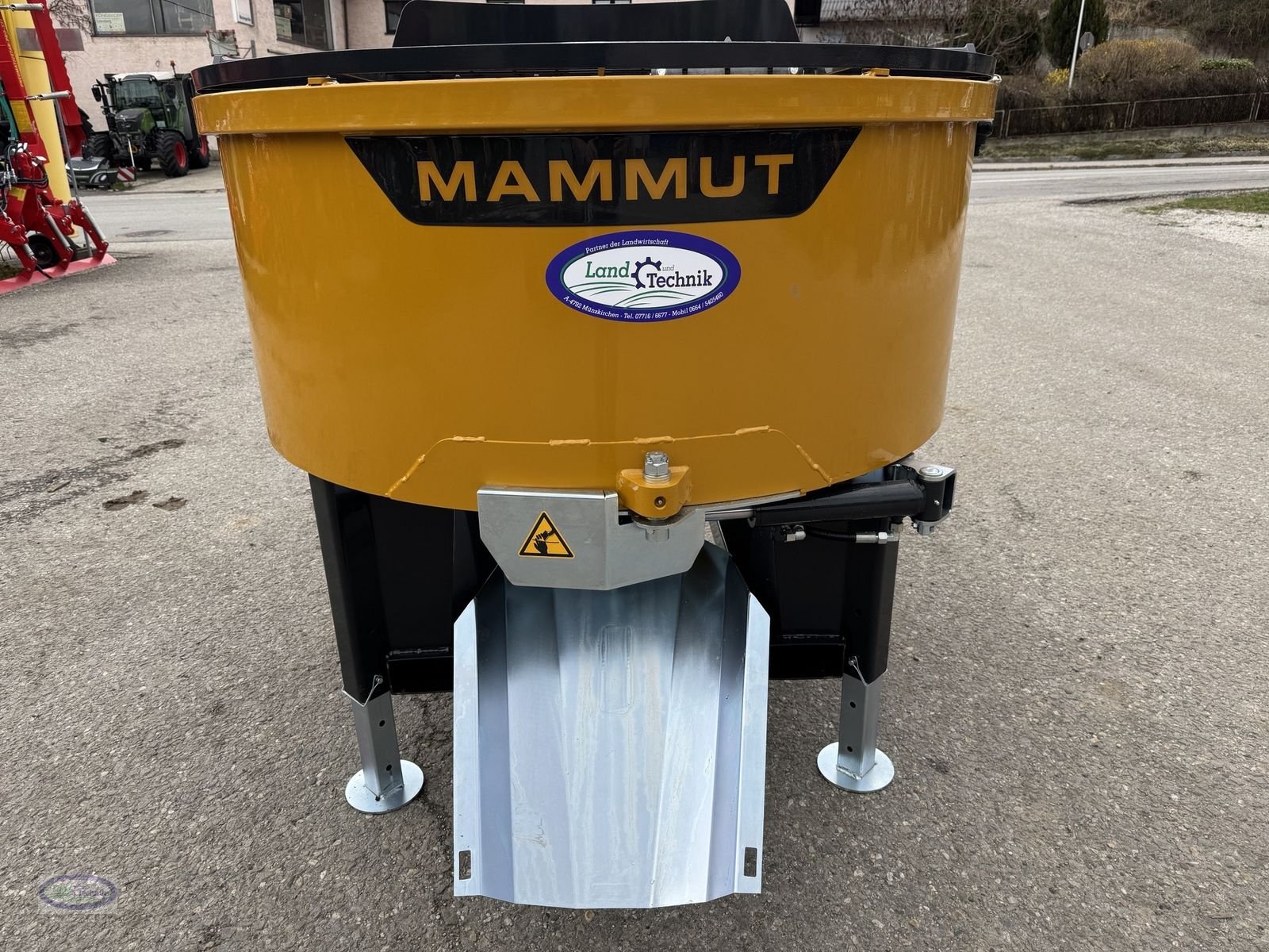 Betonmischer of the type Mammut TM 150, Neumaschine in Münzkirchen (Picture 1)