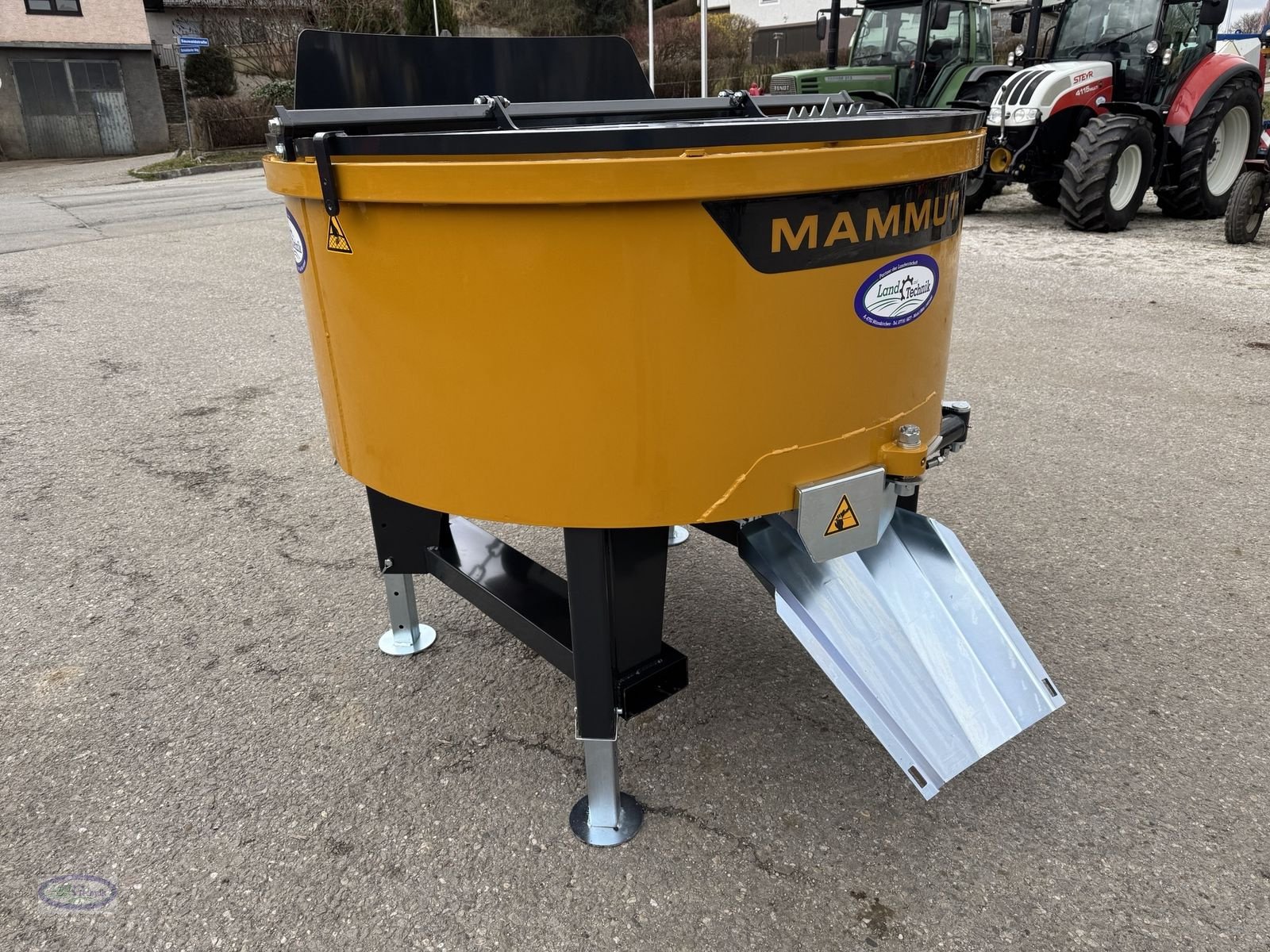 Betonmischer of the type Mammut TM 150, Neumaschine in Münzkirchen (Picture 2)