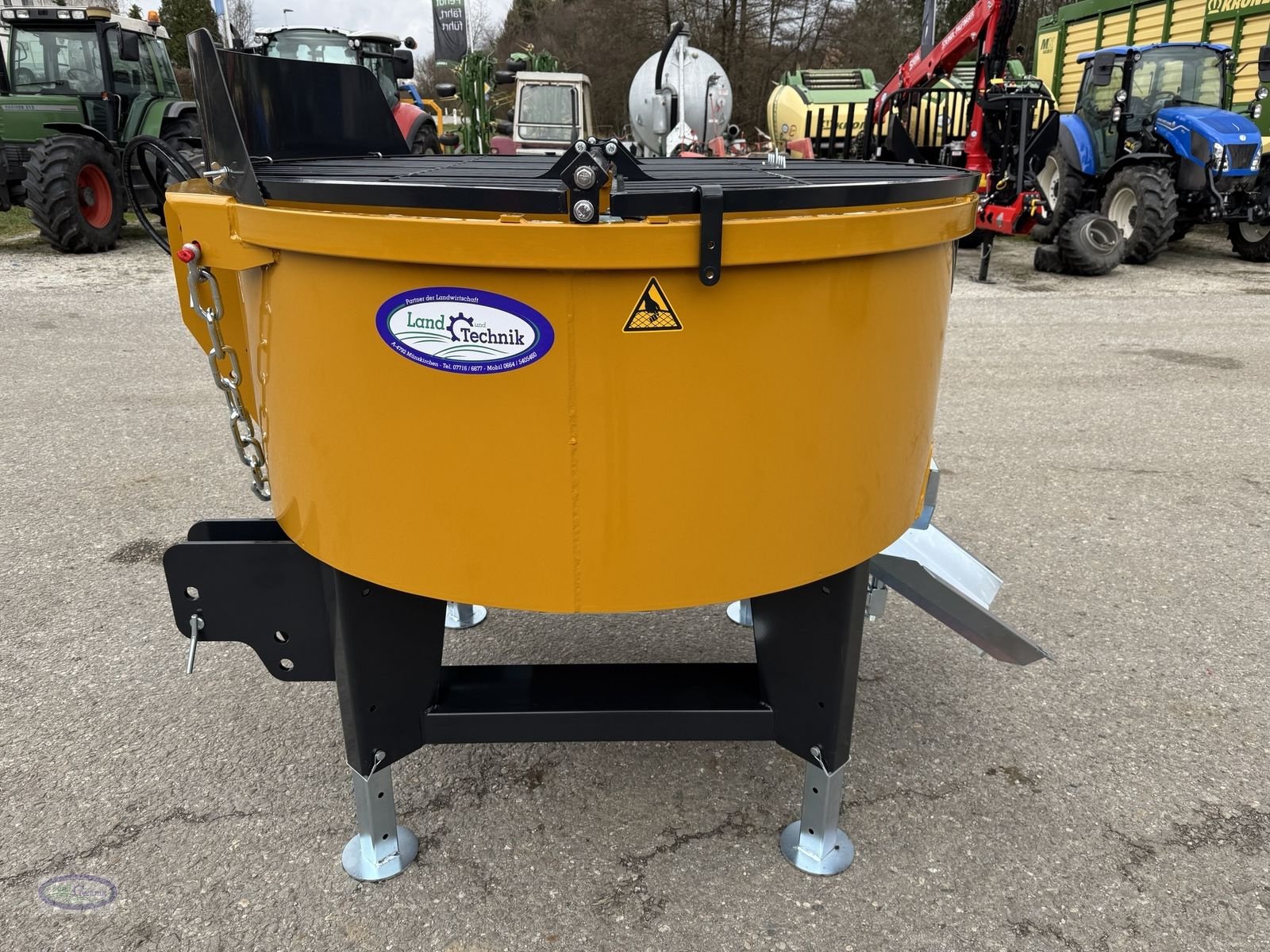 Betonmischer of the type Mammut TM 150, Neumaschine in Münzkirchen (Picture 3)