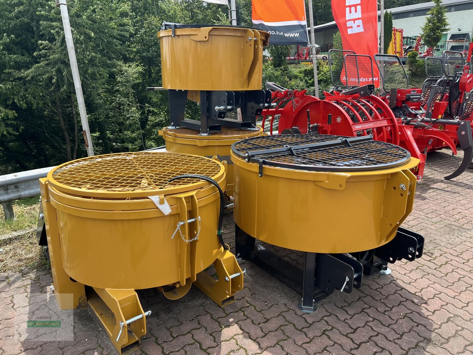 Betonmischer des Typs Mammut TM125SF, Neumaschine in Wartberg (Bild 1)