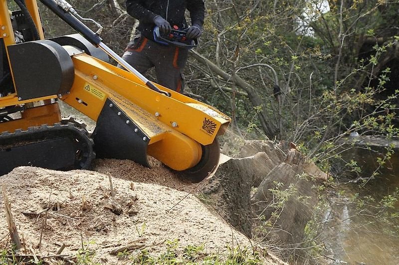 Bodenfräse typu laski Stubbenfräse Stockfräse Baumstumpffräse Wurzelstockfräse, Gebrauchtmaschine v Schmallenberg (Obrázek 7)