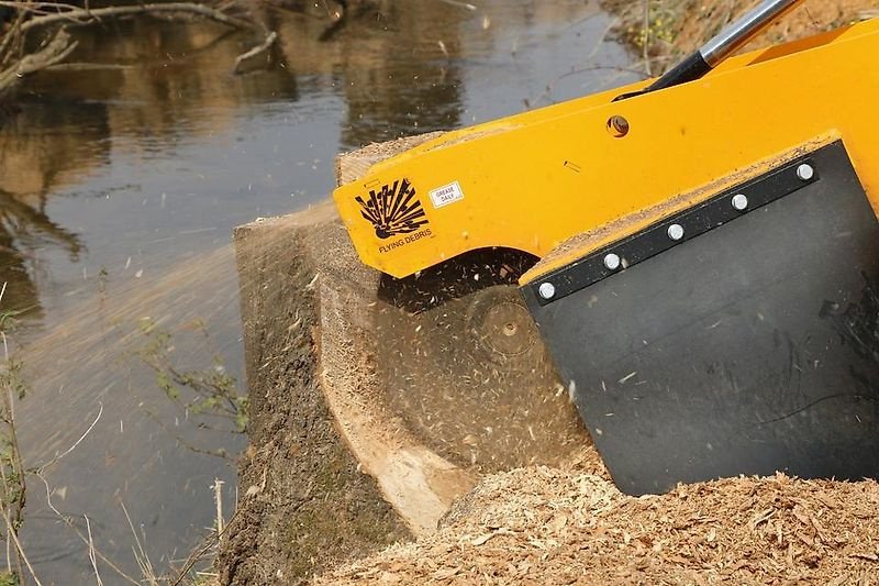 Bodenfräse typu laski Stubbenfräse Stockfräse Baumstumpffräse Wurzelstockfräse, Gebrauchtmaschine v Schmallenberg (Obrázek 8)