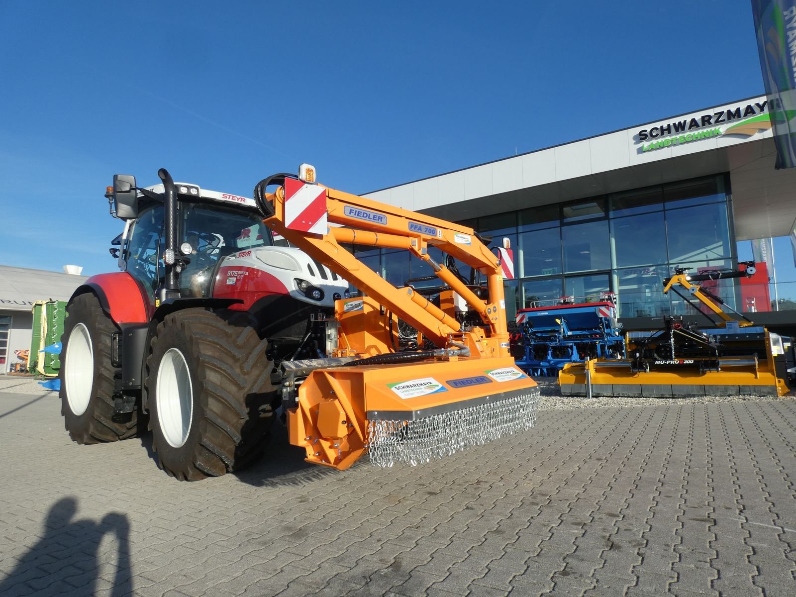 Böschungsmähgerät des Typs Fiedler FFA 700, Vorführmaschine in Schlitters (Bild 1)
