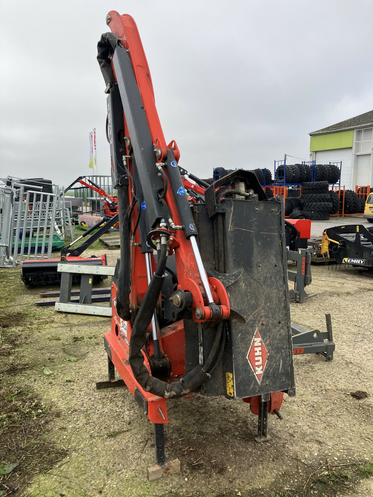 Böschungsmähgerät типа Kuhn AGRI LONGER GII E 4745M, Gebrauchtmaschine в BLENDECQUES (Фотография 2)