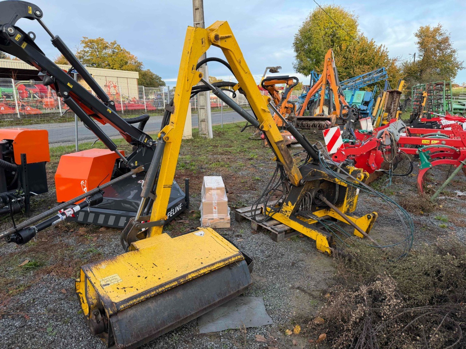 Böschungsmähgerät van het type Rousseau Arthea 460, Gebrauchtmaschine in LA SOUTERRAINE (Foto 4)