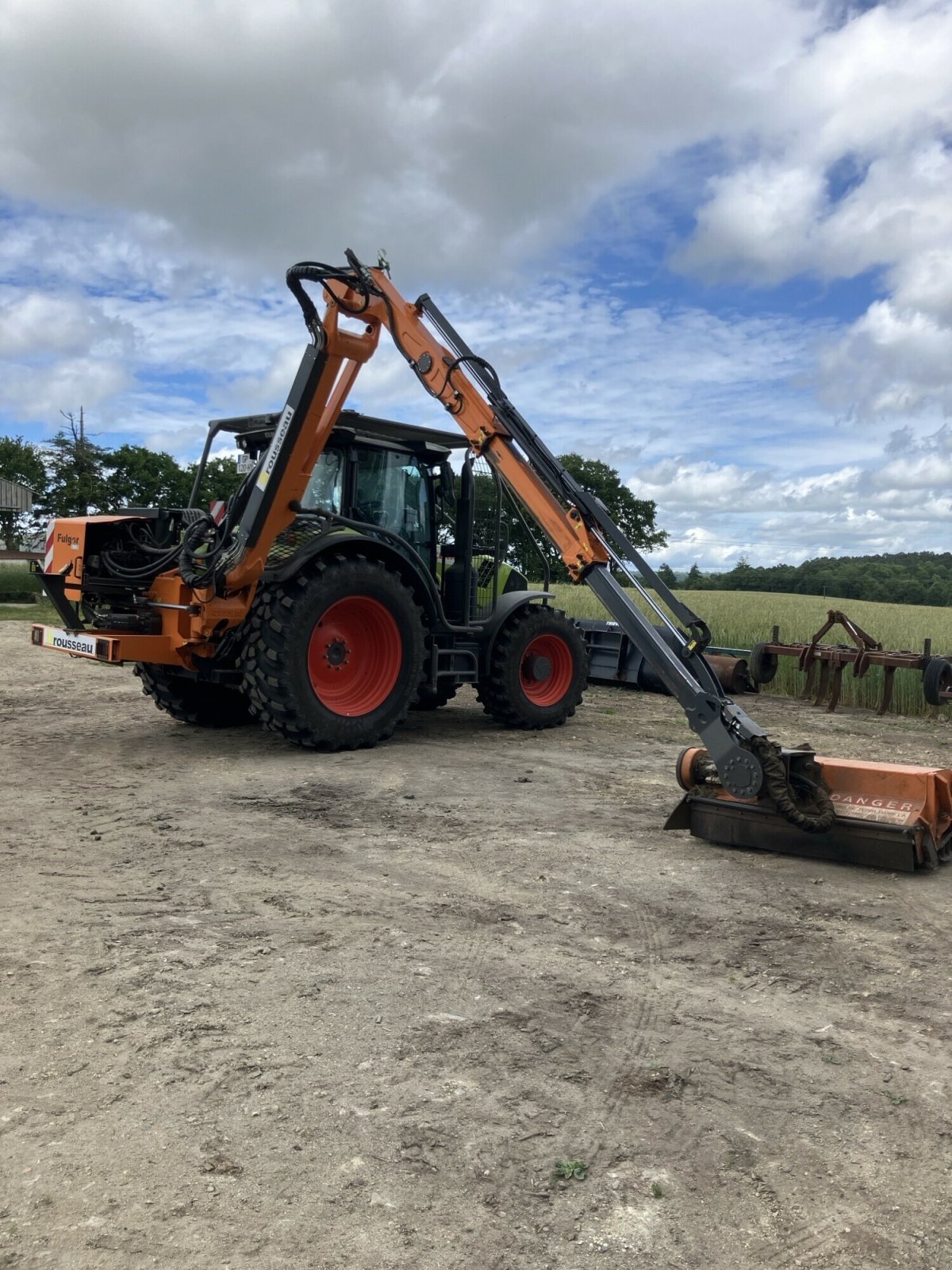 Böschungsmähgerät типа Rousseau DEBROUSSAILLEUSE FULGOR 876 AP, Gebrauchtmaschine в PONTIVY (Фотография 1)