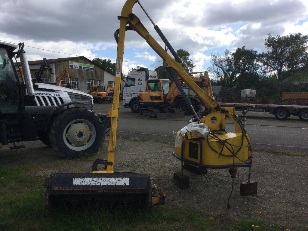 Böschungsmähgerät du type Rousseau TP50A, Gebrauchtmaschine en L'ISLE JOURDAIN (Photo 2)