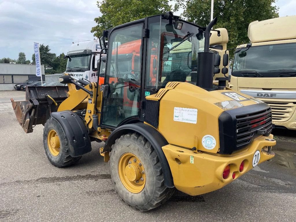 Bulldozer typu Caterpillar 906H met Klapschauffel ONLY 1900 uhr !! Nieuwstaat !! Direkt inz, Gebrauchtmaschine v Kerkrade (Obrázek 2)