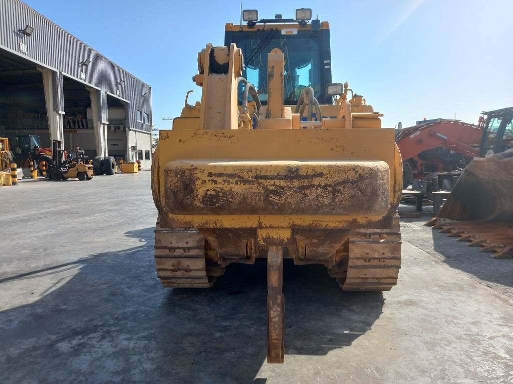 Bulldozer типа Komatsu D155A-6R (4 pcs available in Abu Dhabi), Gebrauchtmaschine в Stabroek (Фотография 5)