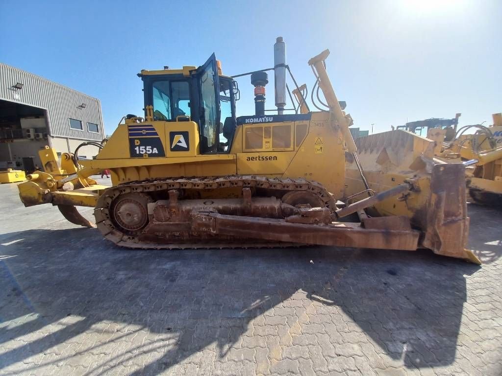 Bulldozer типа Komatsu D155A-6R (4 pcs available in Abu Dhabi), Gebrauchtmaschine в Stabroek (Фотография 4)