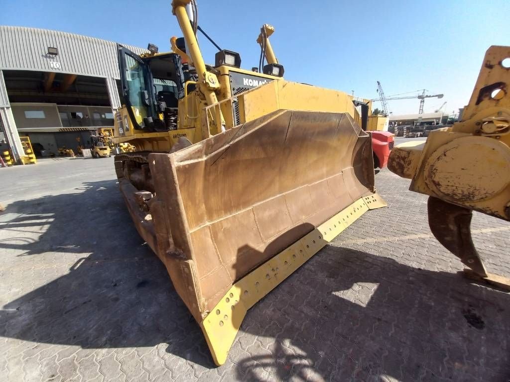 Bulldozer типа Komatsu D155A-6R (4 pcs available in Abu Dhabi), Gebrauchtmaschine в Stabroek (Фотография 7)