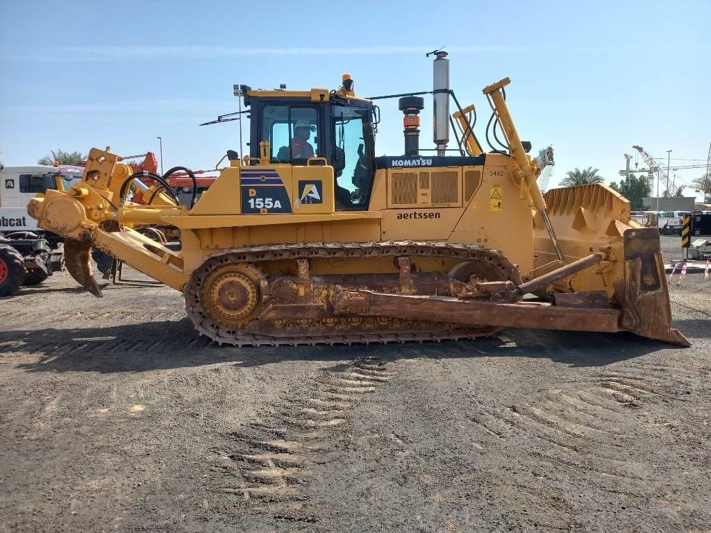 Bulldozer типа Komatsu D155A-6R (4 pcs available in Abu Dhabi), Gebrauchtmaschine в Stabroek (Фотография 4)