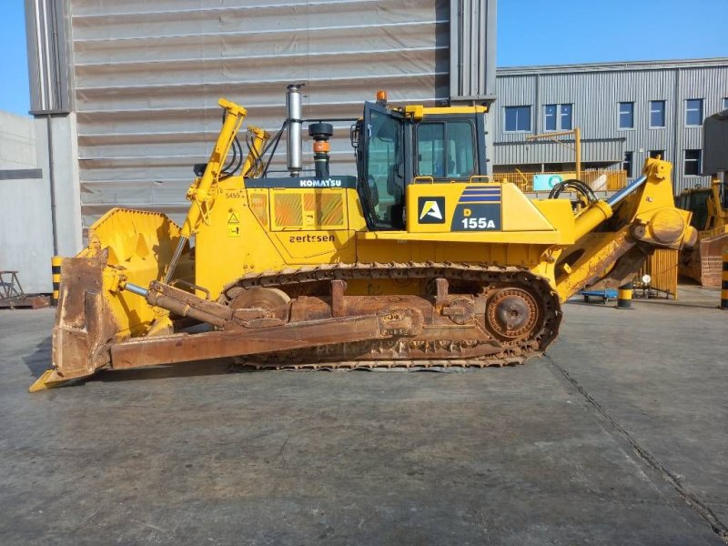 Bulldozer типа Komatsu D155A-6R (4 pcs available in Abu Dhabi), Gebrauchtmaschine в Stabroek
