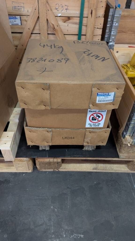 Bulldozer des Typs Komatsu D65PX-15 - HYDRAULIC MOTOR ASSY - 708-7L-00040, Neumaschine in Overijse (Bild 3)