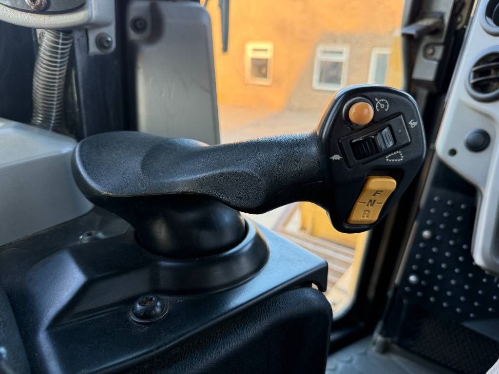 Bulldozer des Typs Sonstige Cat D6T - Ripper Valve / Airco, Gebrauchtmaschine in Veldhoven (Bild 10)