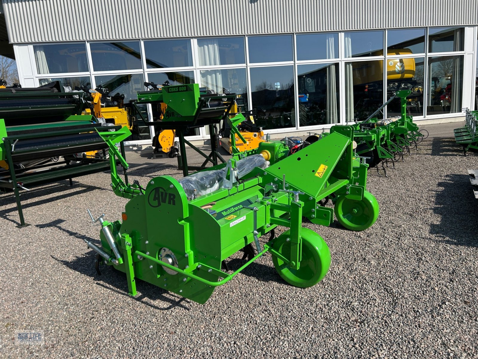 Dammformer des Typs AVR Multi Force, Neumaschine in Salching bei Straubing (Bild 1)