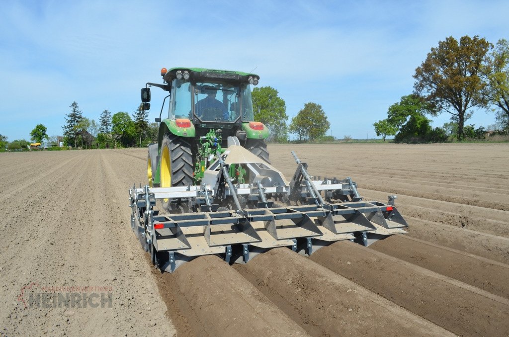 Dammformer des Typs KMK Häufelgerät, Dammformer OF475, Neumaschine in Ehekirchen (Bild 1)