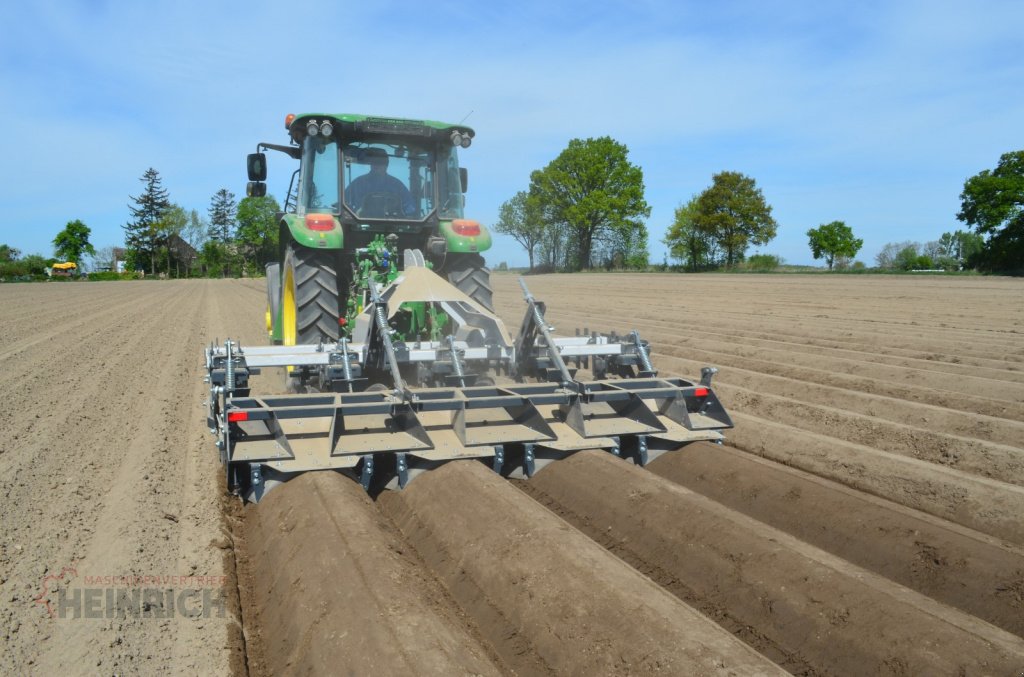 Dammformer des Typs KMK Häufelgerät, Dammformer OF475, Neumaschine in Ehekirchen (Bild 4)