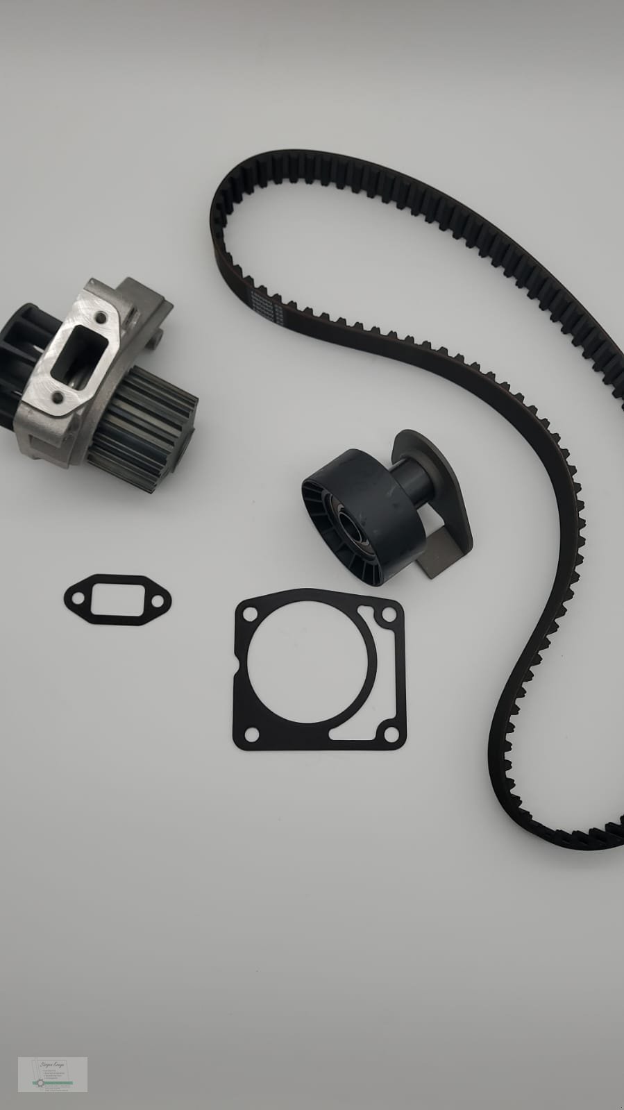 Dieselmotor des Typs Lombardini Kohler KIT Zahnriemen, Wasserpumpe, Dichtungen und Spannrolle ED0048980770-S, neu in Bad Zwischenahn (Bild 1)