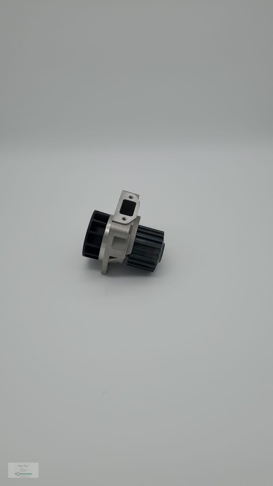 Dieselmotor des Typs Lombardini Wasserpumpe ED0065844380-S, neu in Bad Zwischenahn (Bild 2)