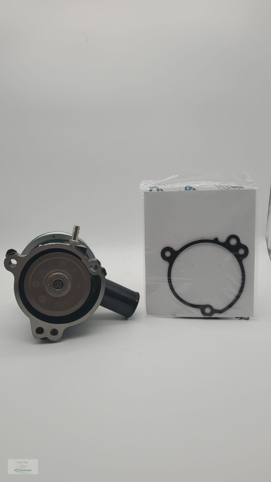 Dieselmotor des Typs Lombardini Wasserpumpe mit Dichtung ED0065845690-S, neu in Bad Zwischenahn (Bild 1)