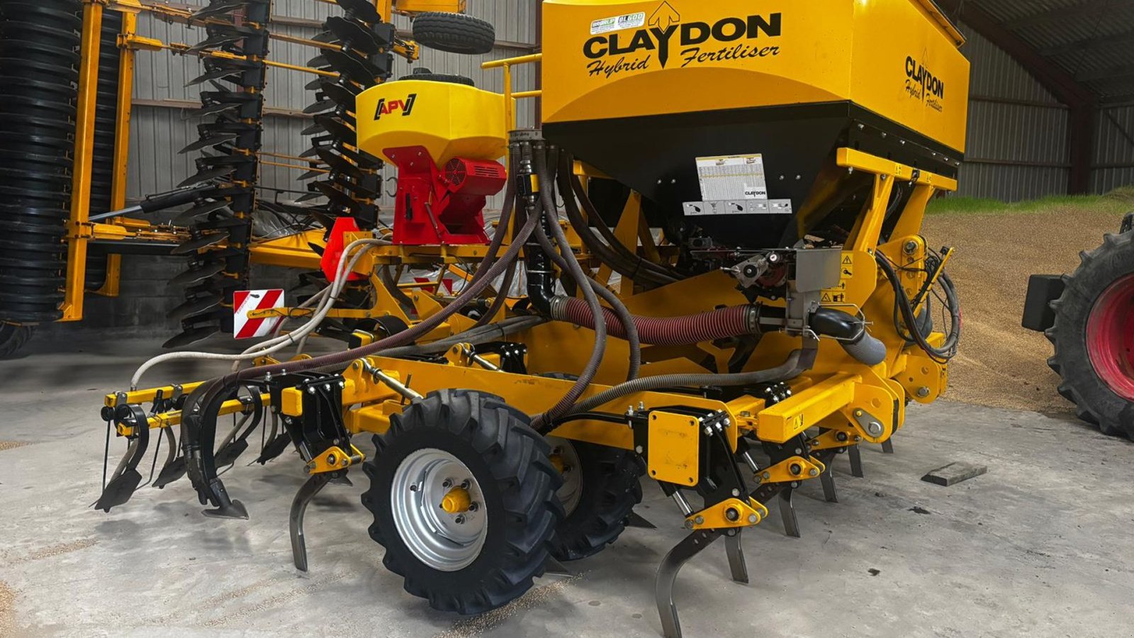 Direktsaatmaschine tipa Claydon Hydrid 4 M med gødning og frøkasse, Gebrauchtmaschine u Skjern (Slika 1)