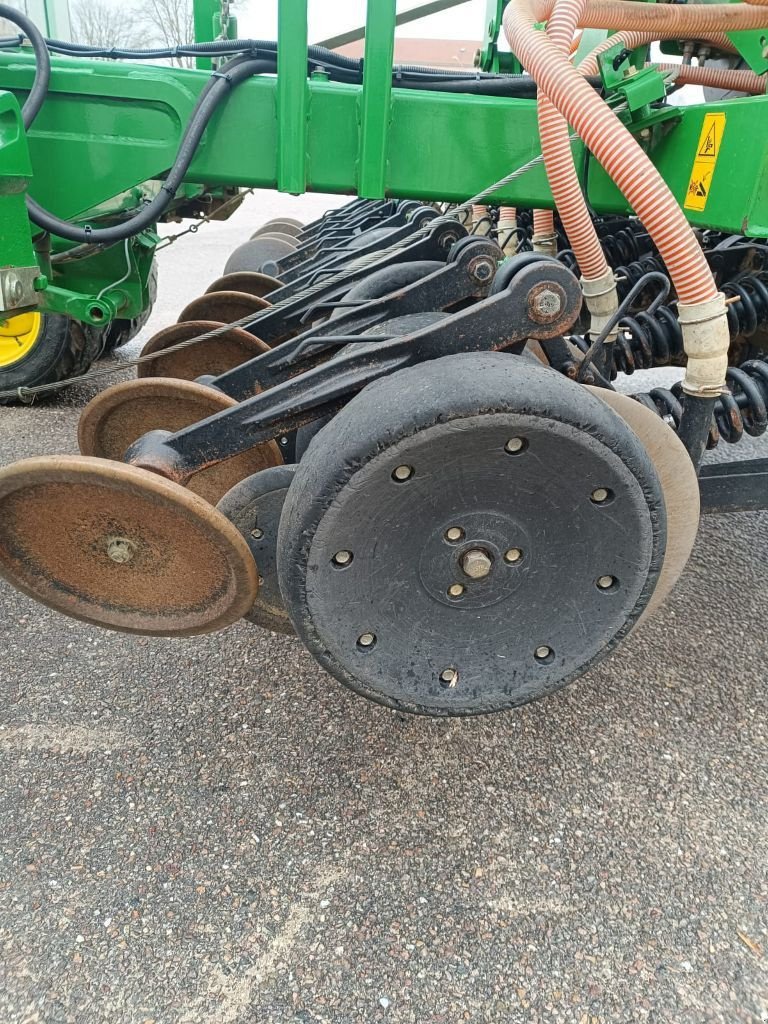 Direktsaatmaschine Türe ait John Deere 750 A, Gebrauchtmaschine içinde Lérouville (resim 7)