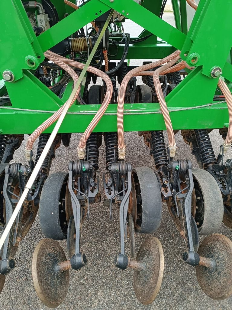 Direktsaatmaschine Türe ait John Deere 750 A, Gebrauchtmaschine içinde Lérouville (resim 9)